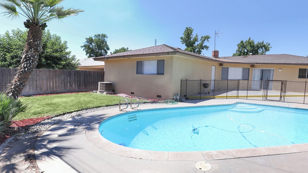 Photo of Outdoor in Raisin
