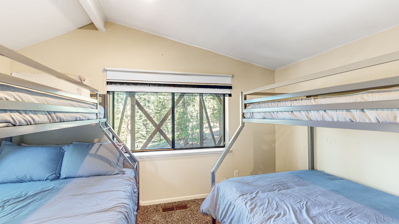 Photo of Bedroom in Shaver Lake