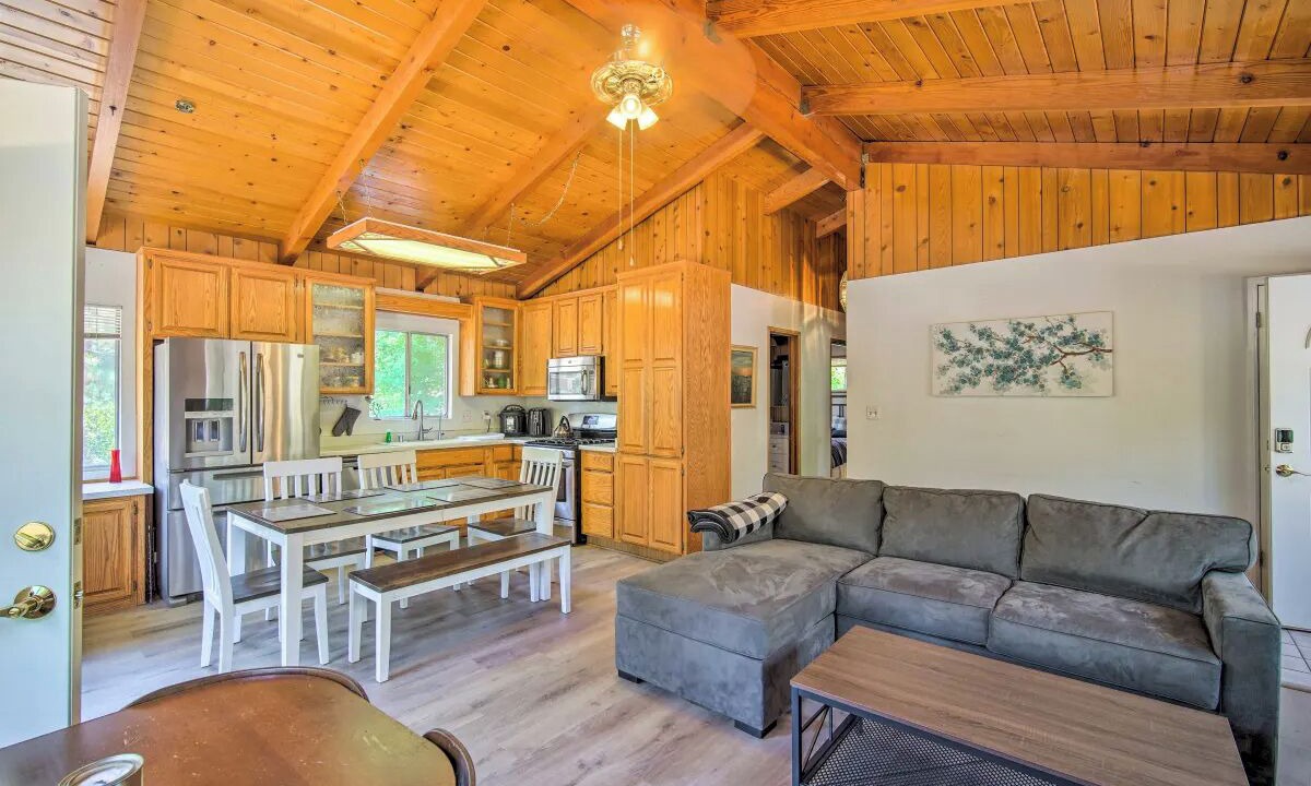 Photo of Bedroom in Wrightwood