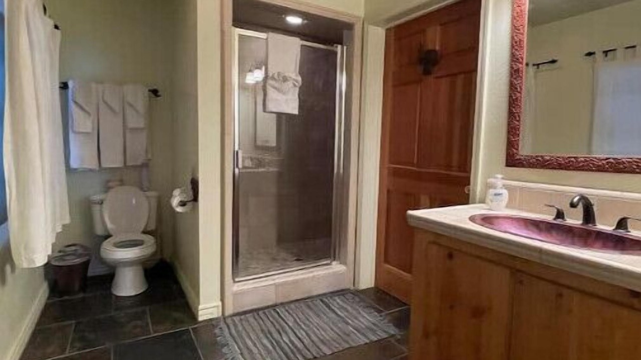 Photo of Bathroom in El Portal