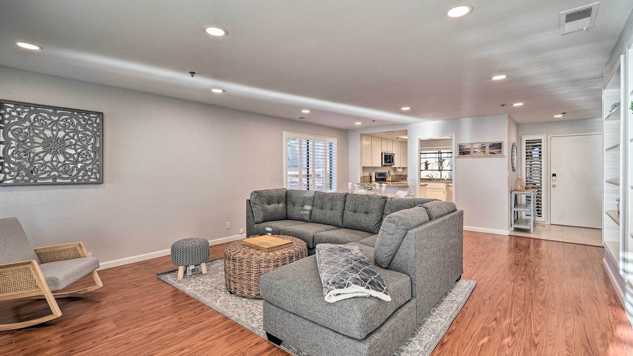 Photo of Livingroom in Edgemar - Pacific Manor