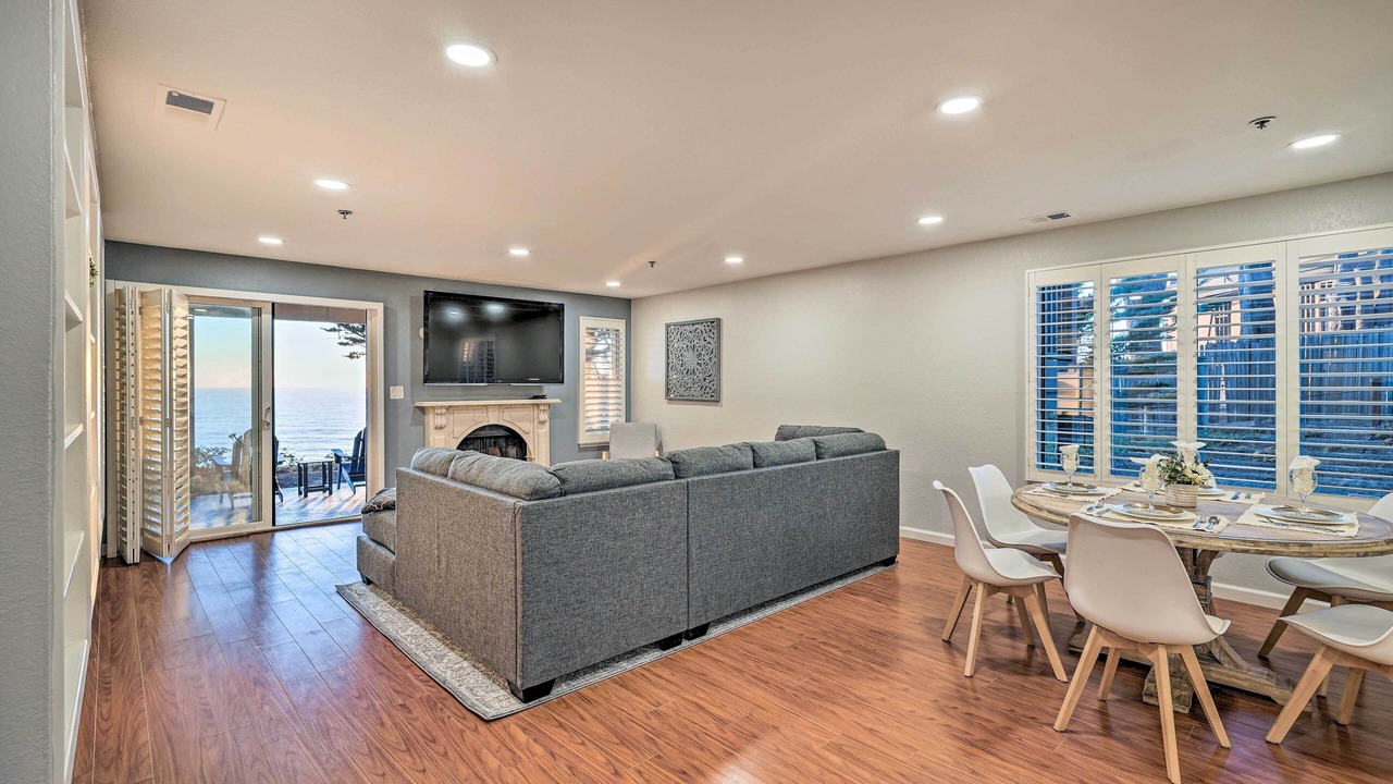 Photo of Livingroom in Edgemar - Pacific Manor