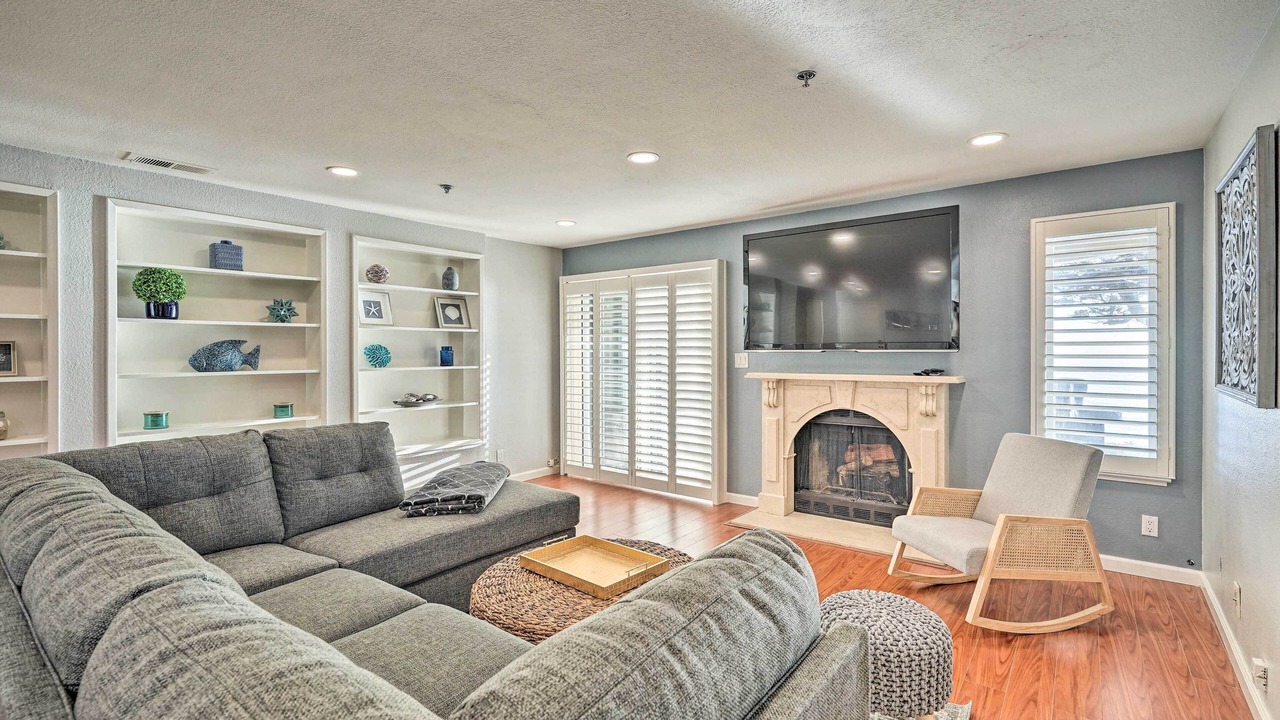 Photo of Livingroom in Edgemar - Pacific Manor