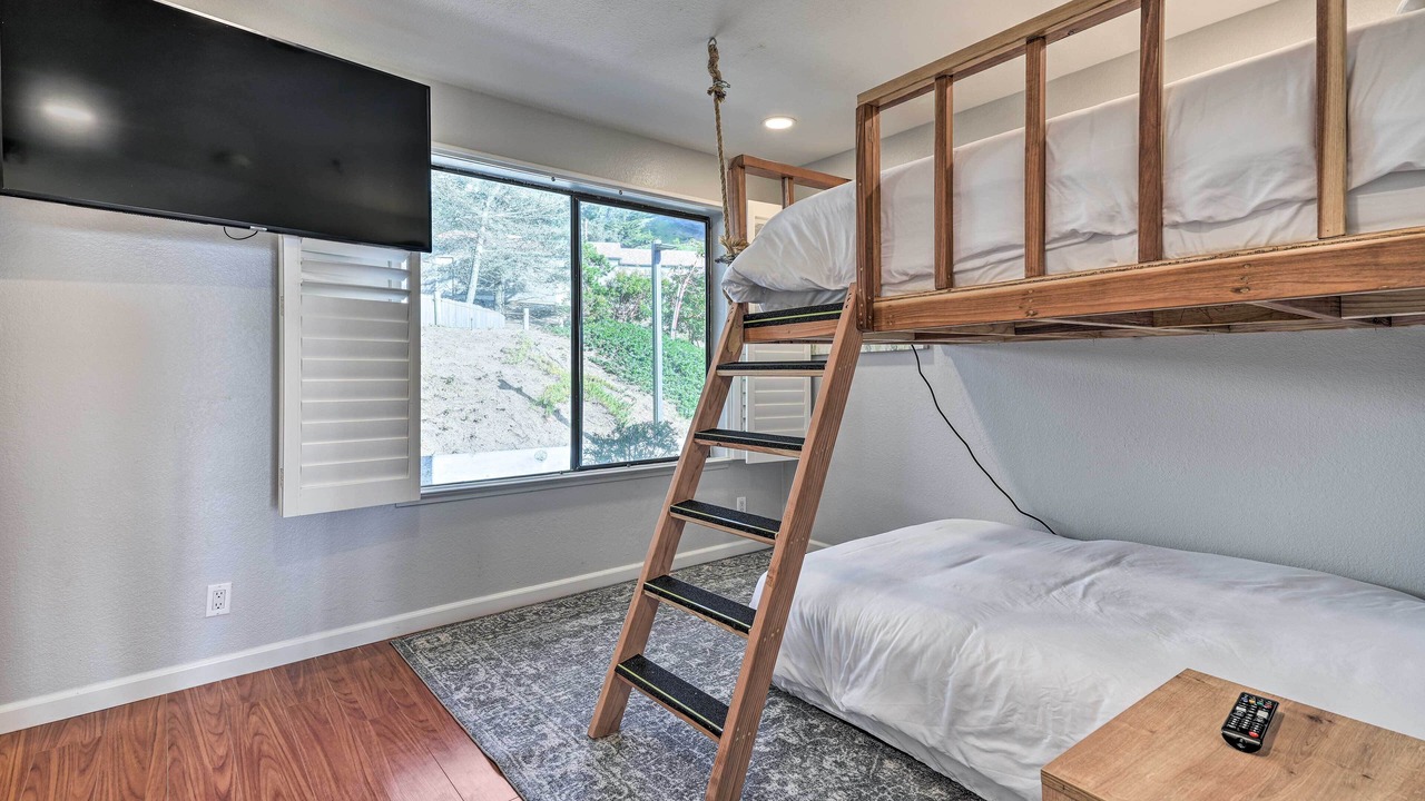 Photo of Bedroom in Edgemar - Pacific Manor