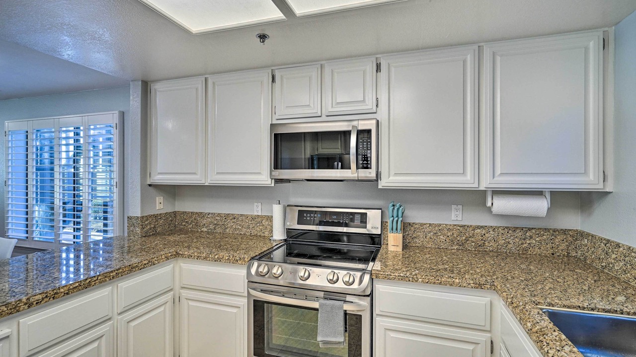 Photo of Kitchen in Edgemar - Pacific Manor
