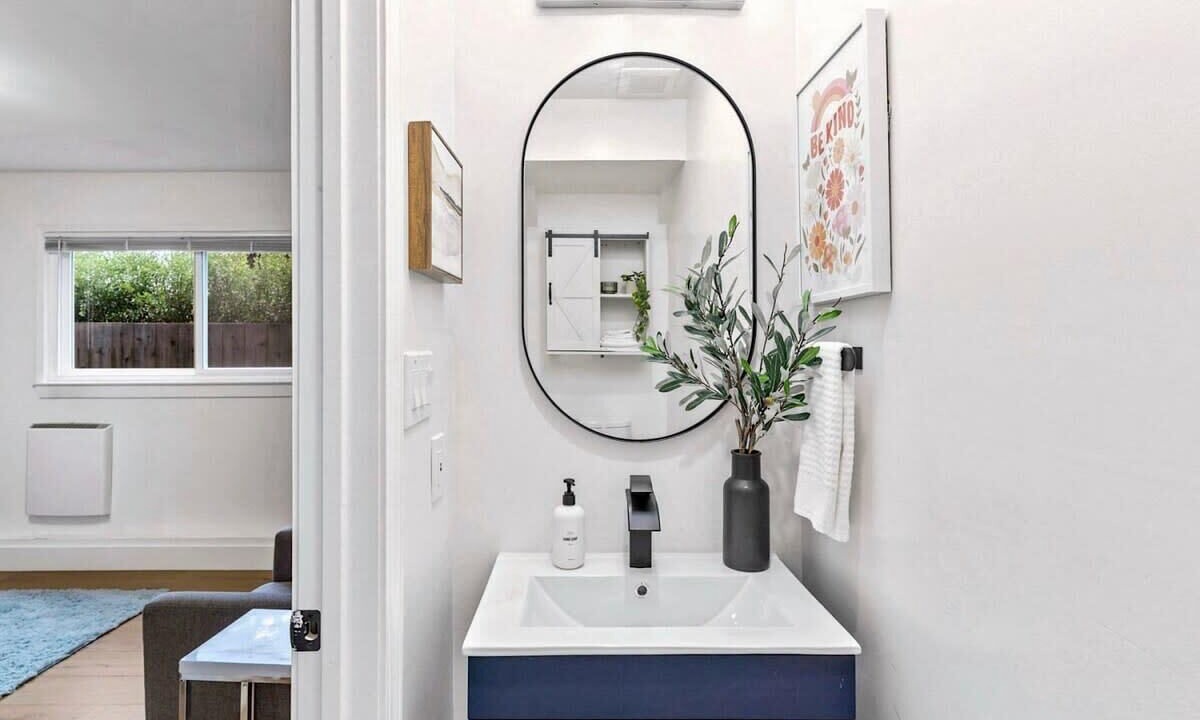Photo of Bathroom in Linda Mar