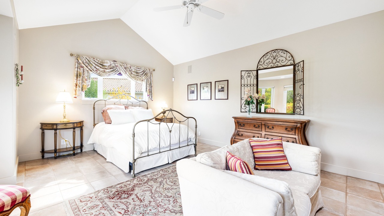 Photo of Bedroom in Kenwood