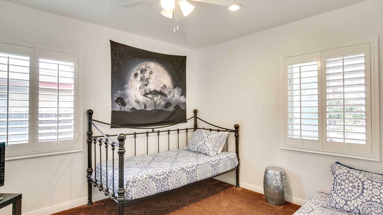 Photo of Bedroom in Lincoln Acres