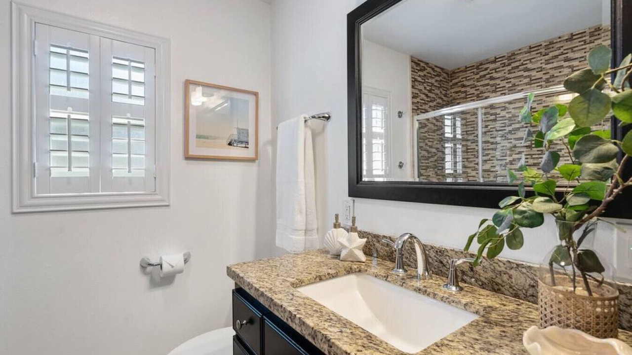 Photo of Bathroom in Harbor