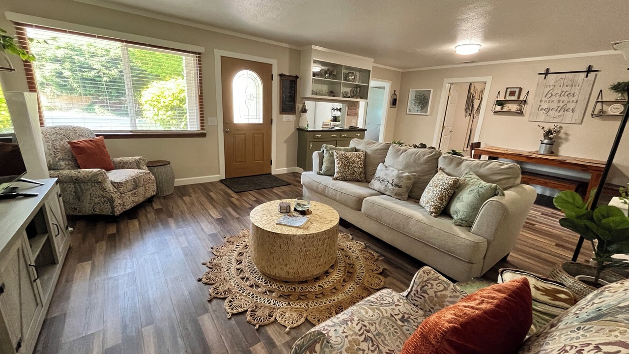 Photo of Livingroom in McKinleyville