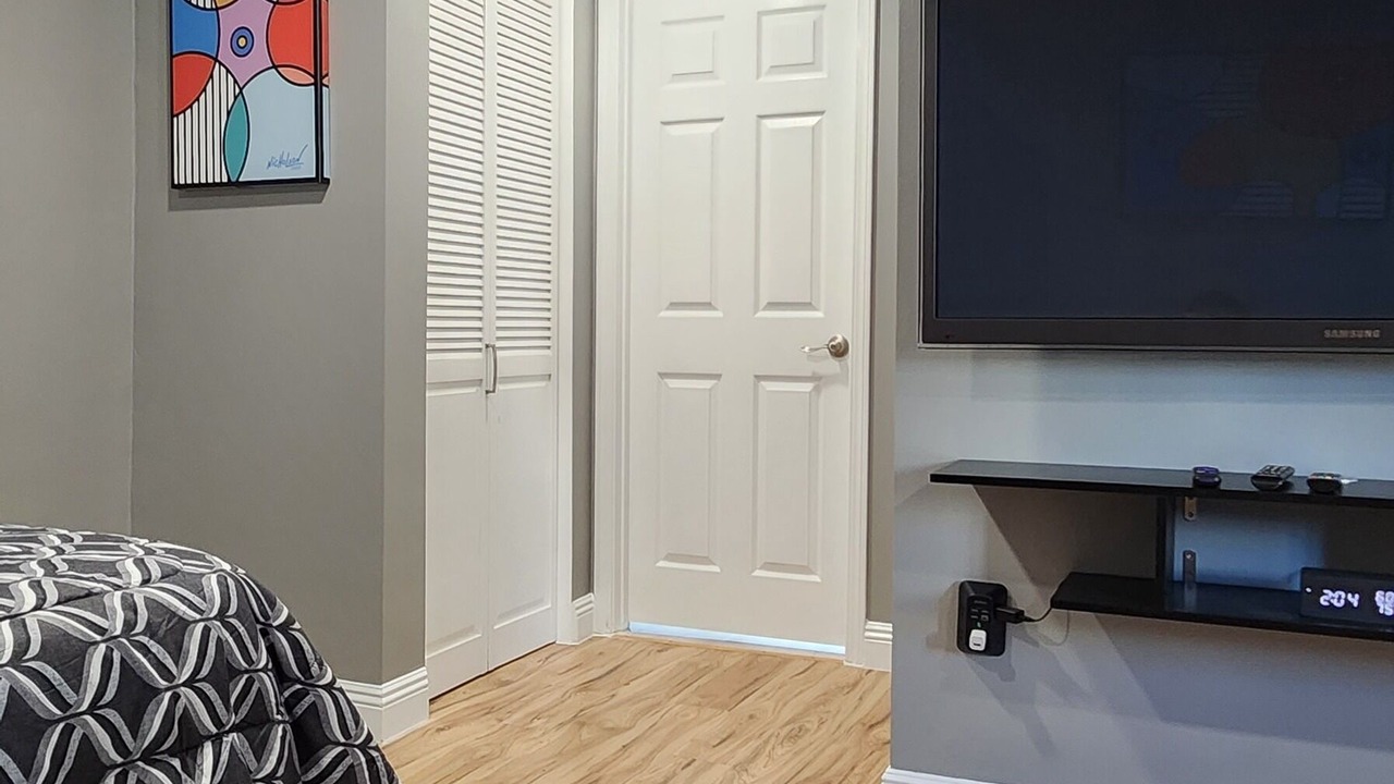Photo of Bedroom in Mid-Wilshire