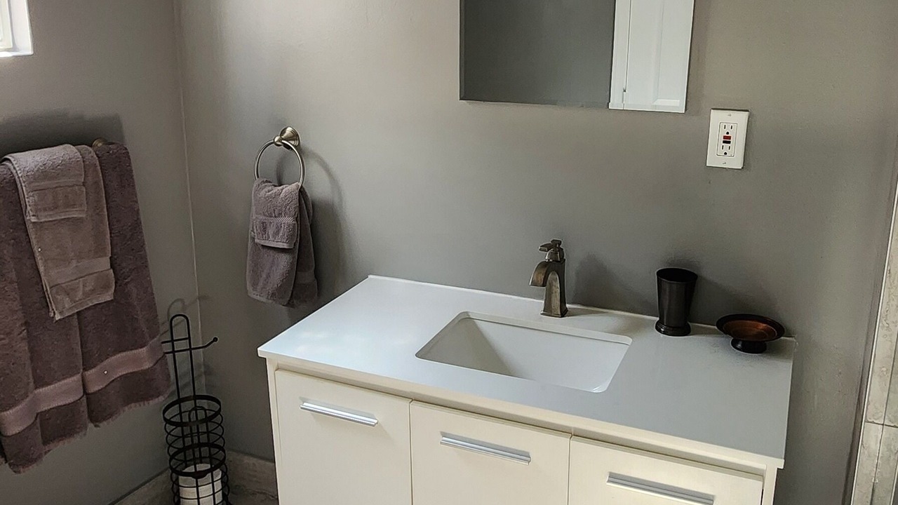 Photo of Bathroom in Mid-Wilshire