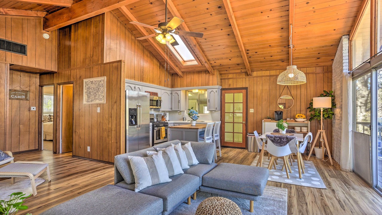 Photo of Livingroom in Yosemite Forks