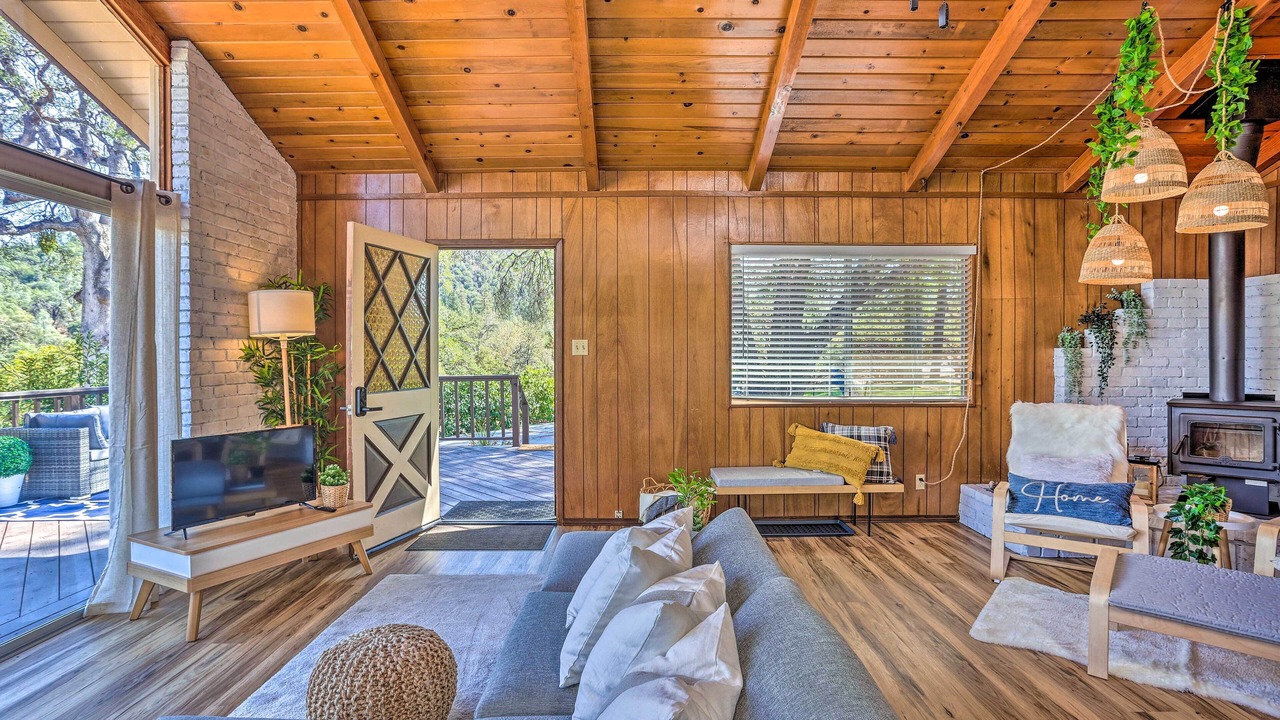 Photo of Livingroom in Yosemite Forks