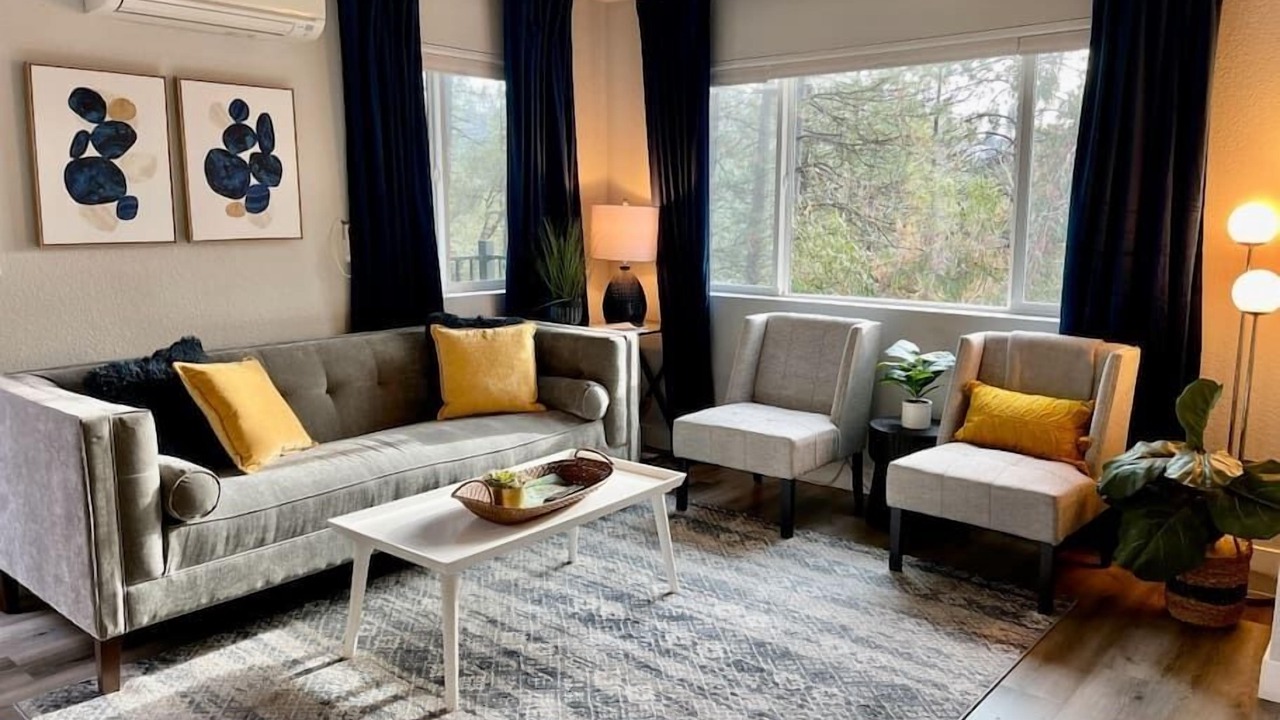 Photo of Livingroom in Apple Hill