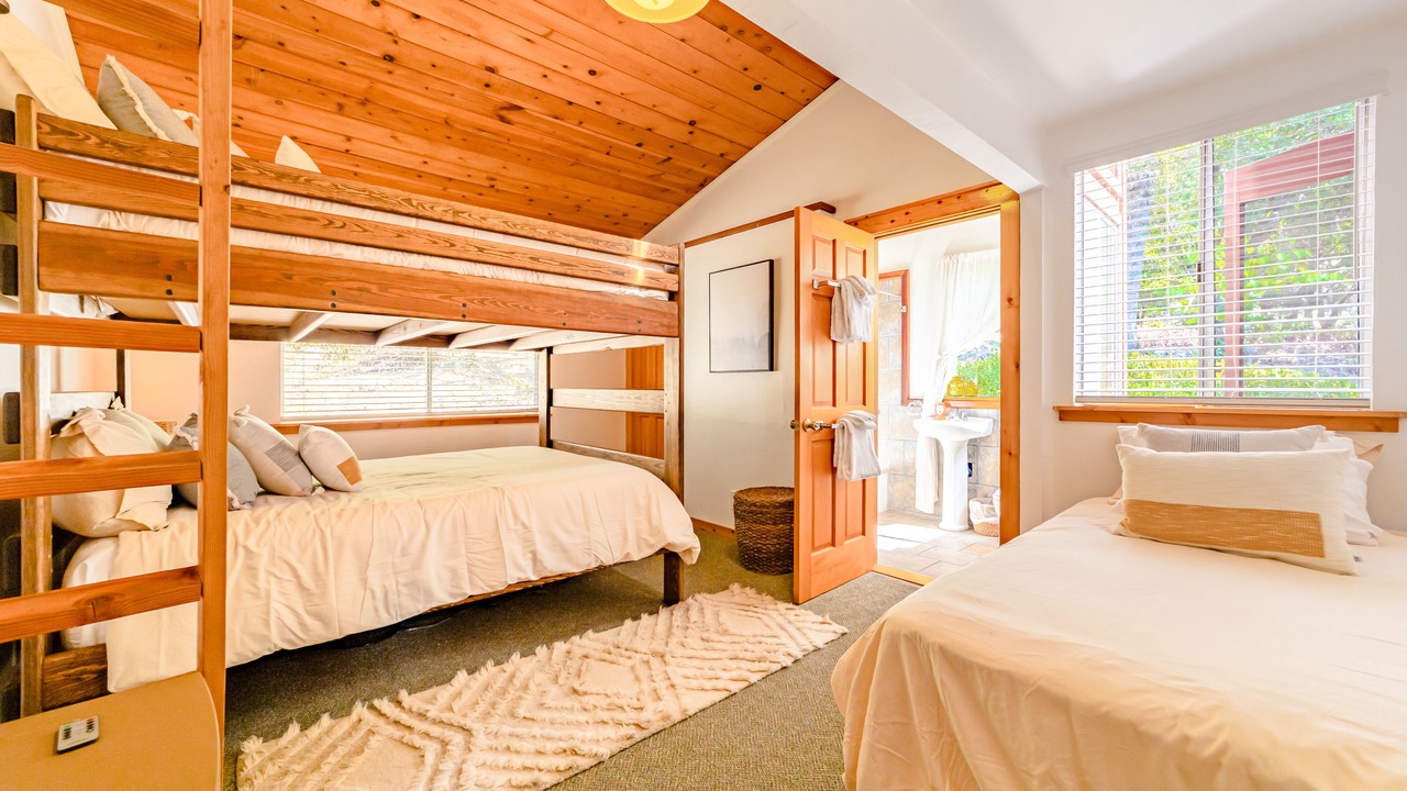 Photo of Bedroom in Salyer
