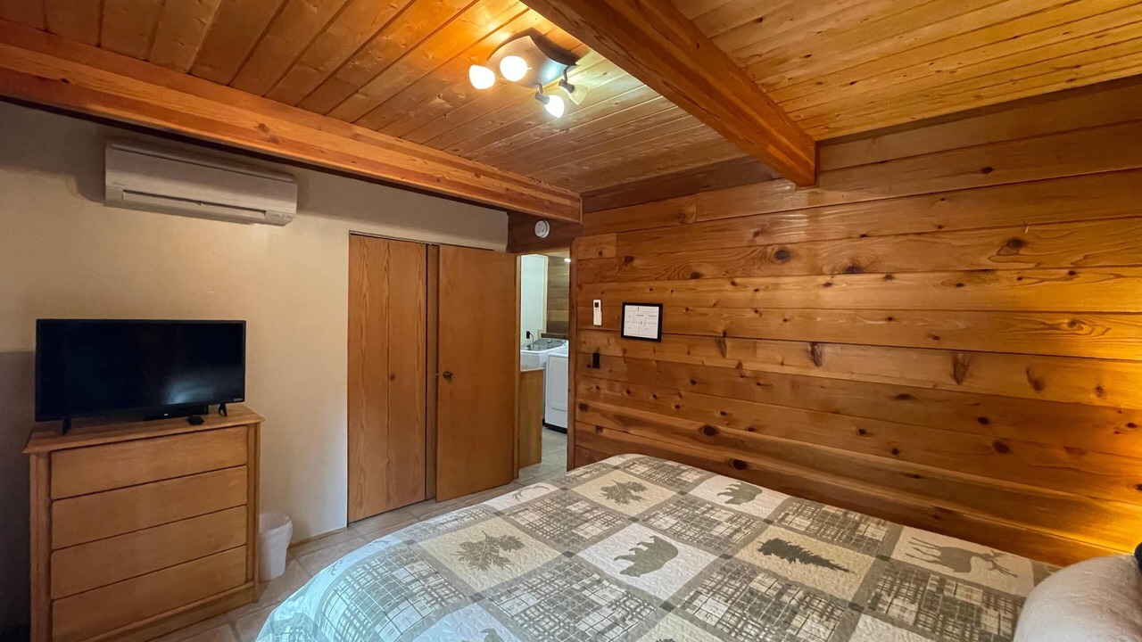 Photo of Bedroom in North Wawona