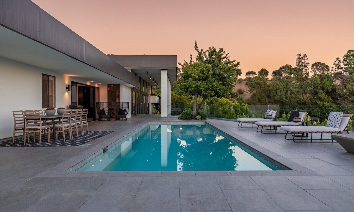 Photo of Outdoor in Trousdale Estates
