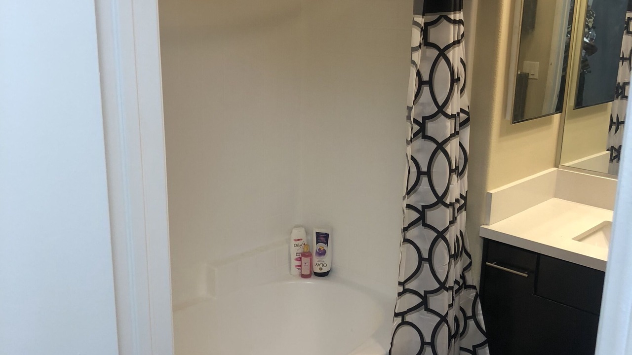 Photo of Bathroom in Wilshire Center