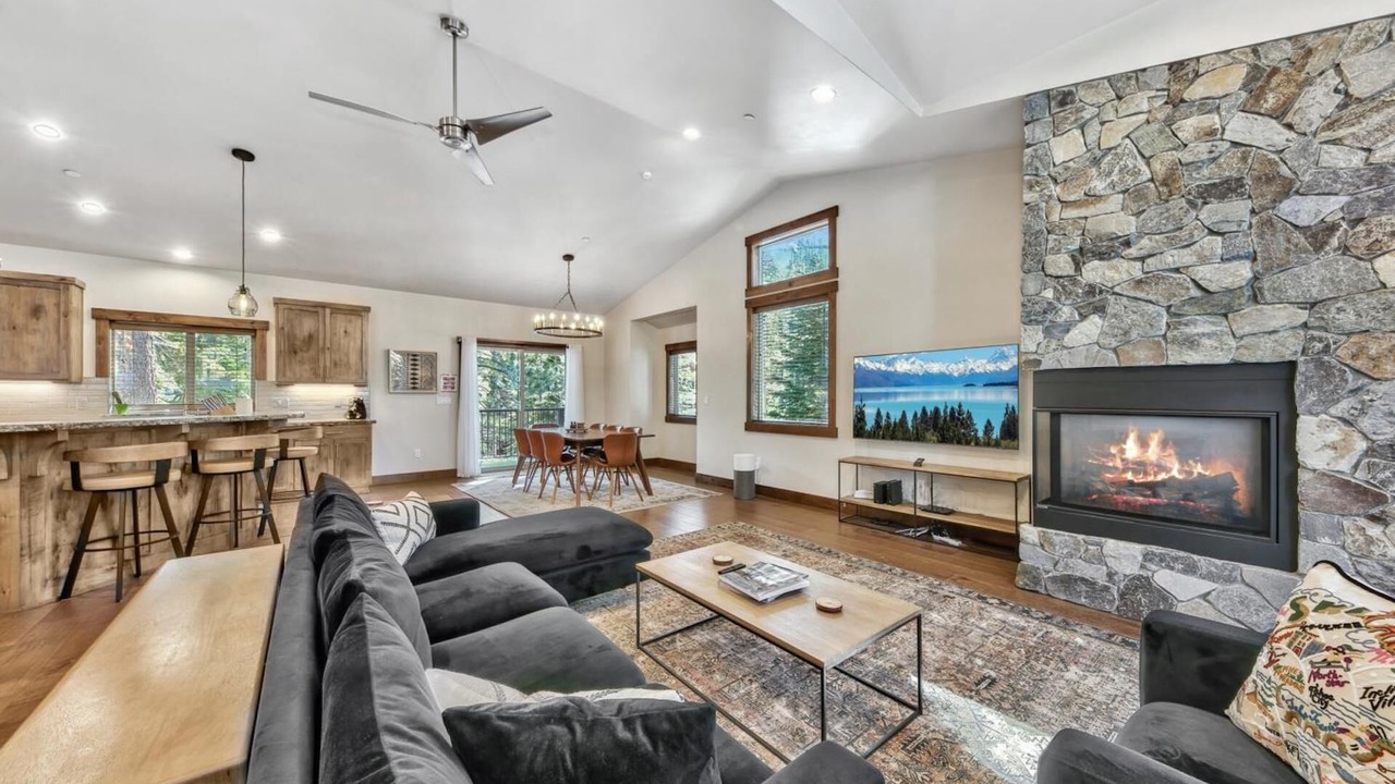Photo of Livingroom in Country Club Estates