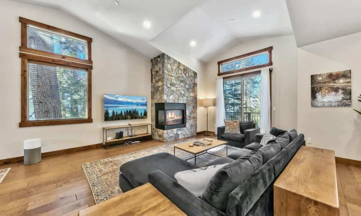 Photo of Livingroom in Country Club Estates