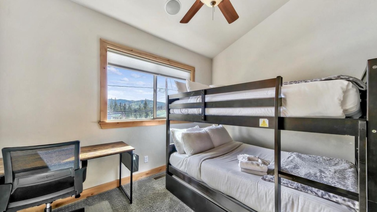Photo of Bedroom in Mountain View Estates