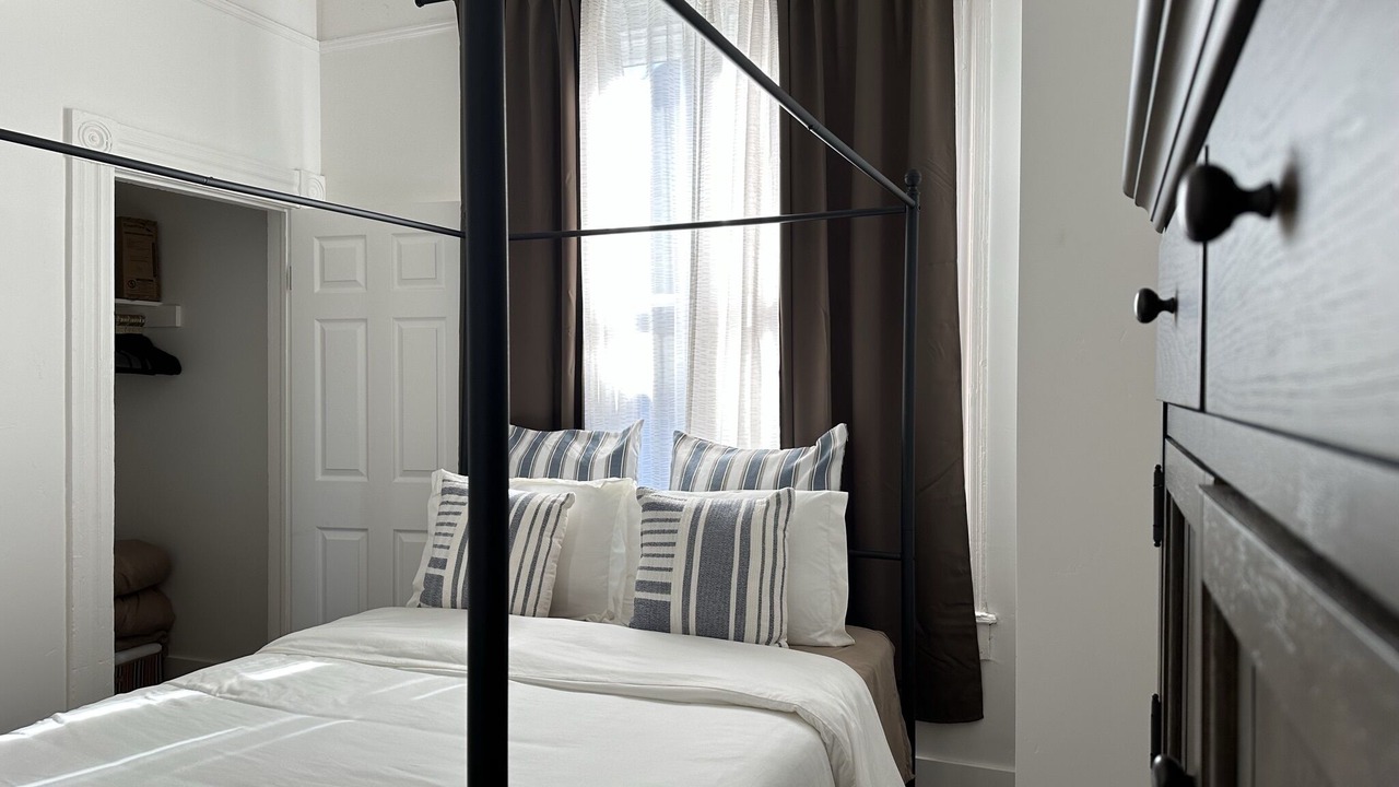 Photo of Bedroom in Logan Heights