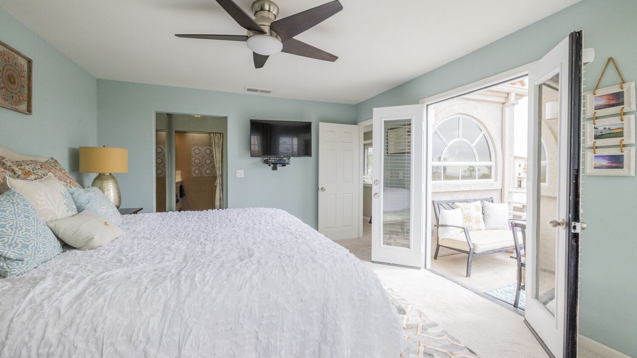 Photo of Bedroom in La Jolla Mesa