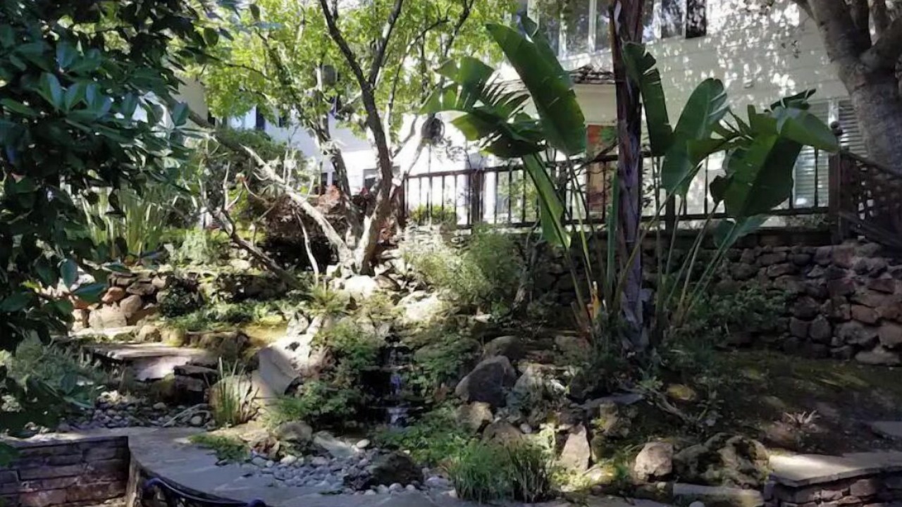 Photo of Outdoor in Sharon Heights