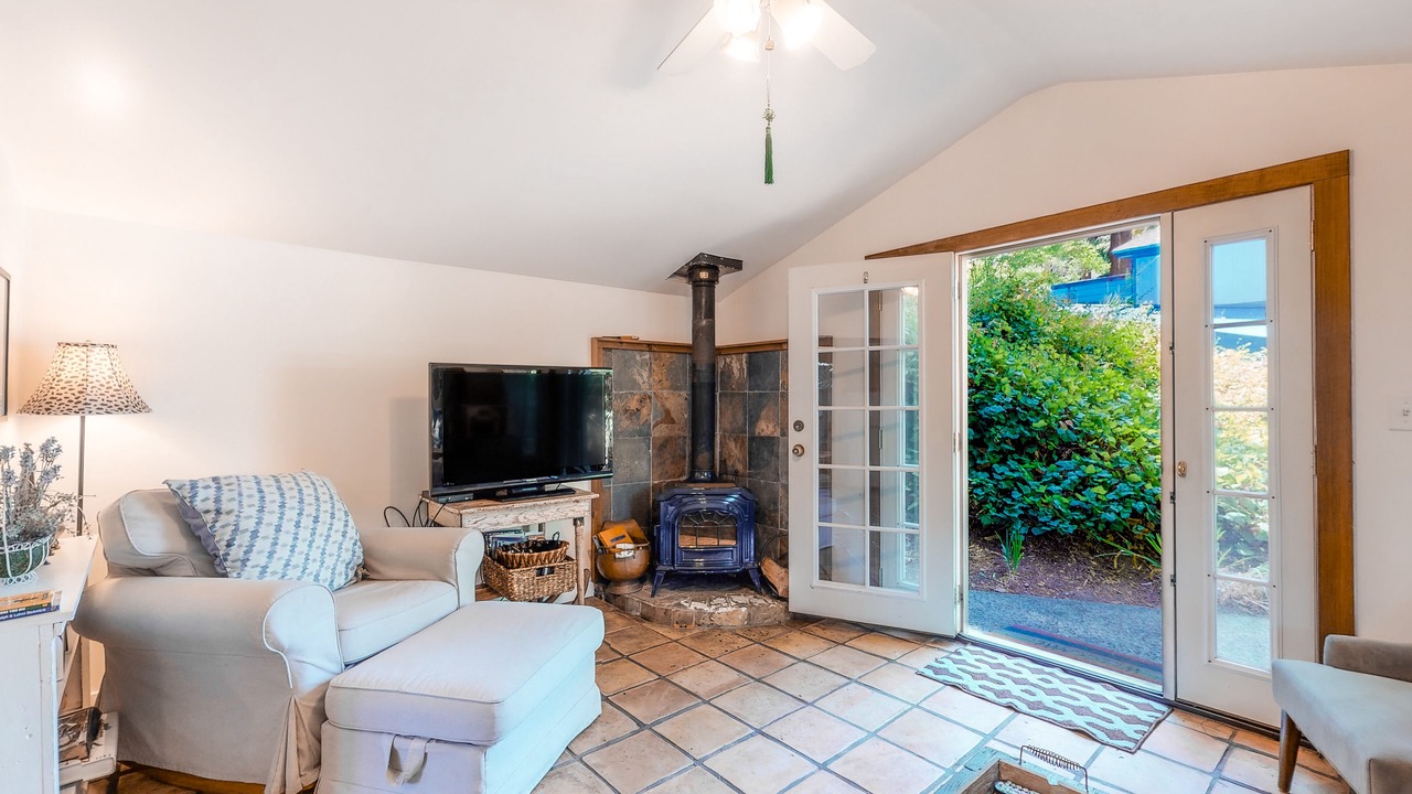 Photo of Livingroom in Guerneville