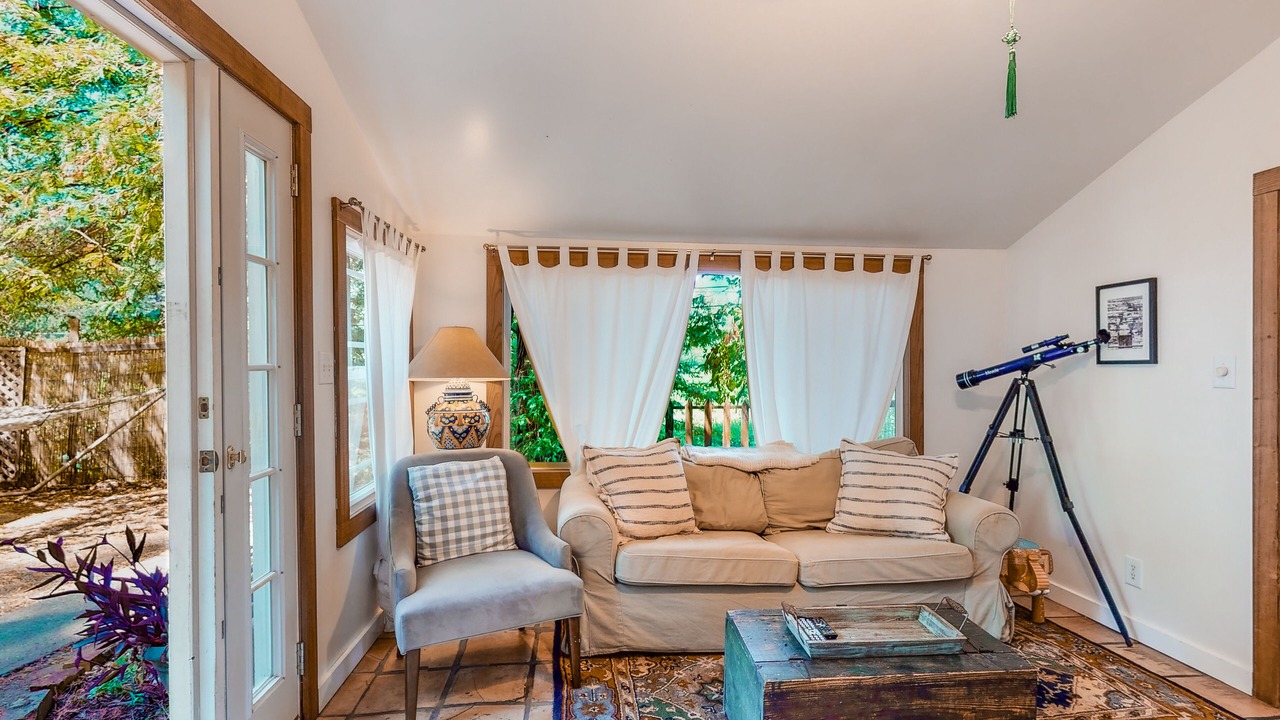 Photo of Livingroom in Guerneville