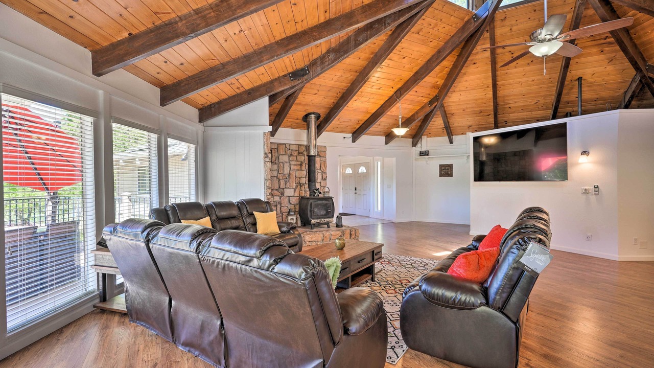 Photo of Livingroom in Apple Hill