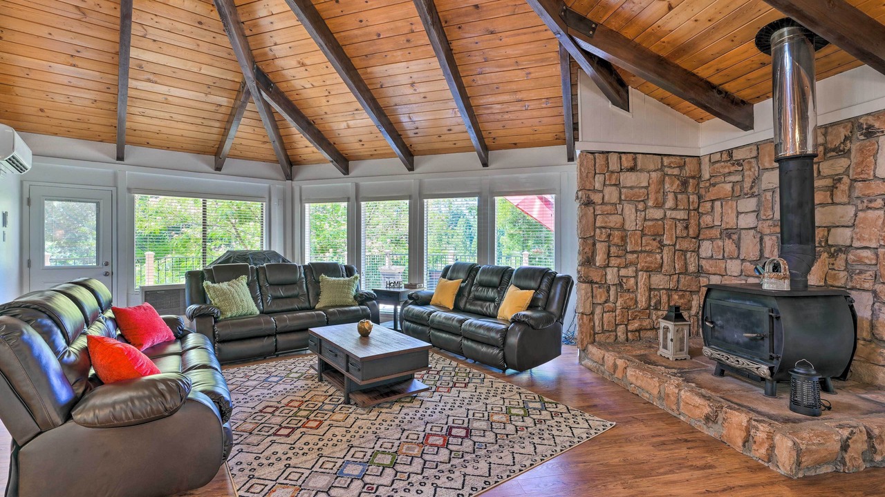 Photo of Livingroom in Apple Hill