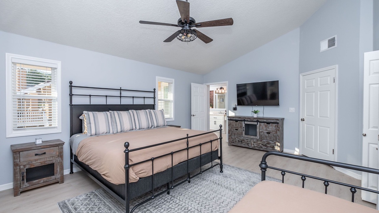 Photo of Bedroom in Midway