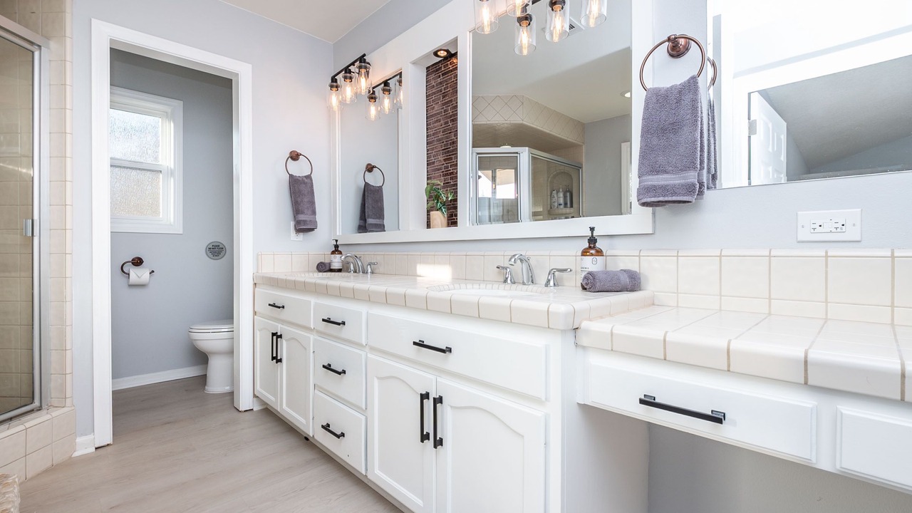 Photo of Bathroom in Midway