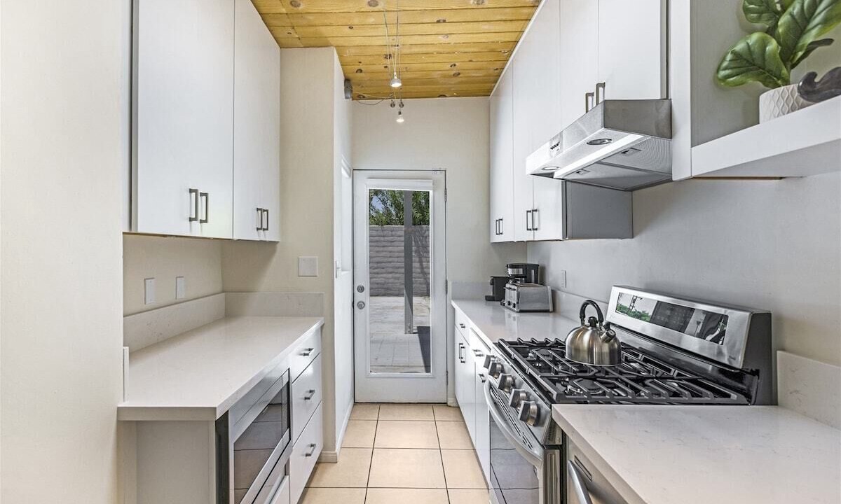 Photo of Kitchen in Racquet Club Estates