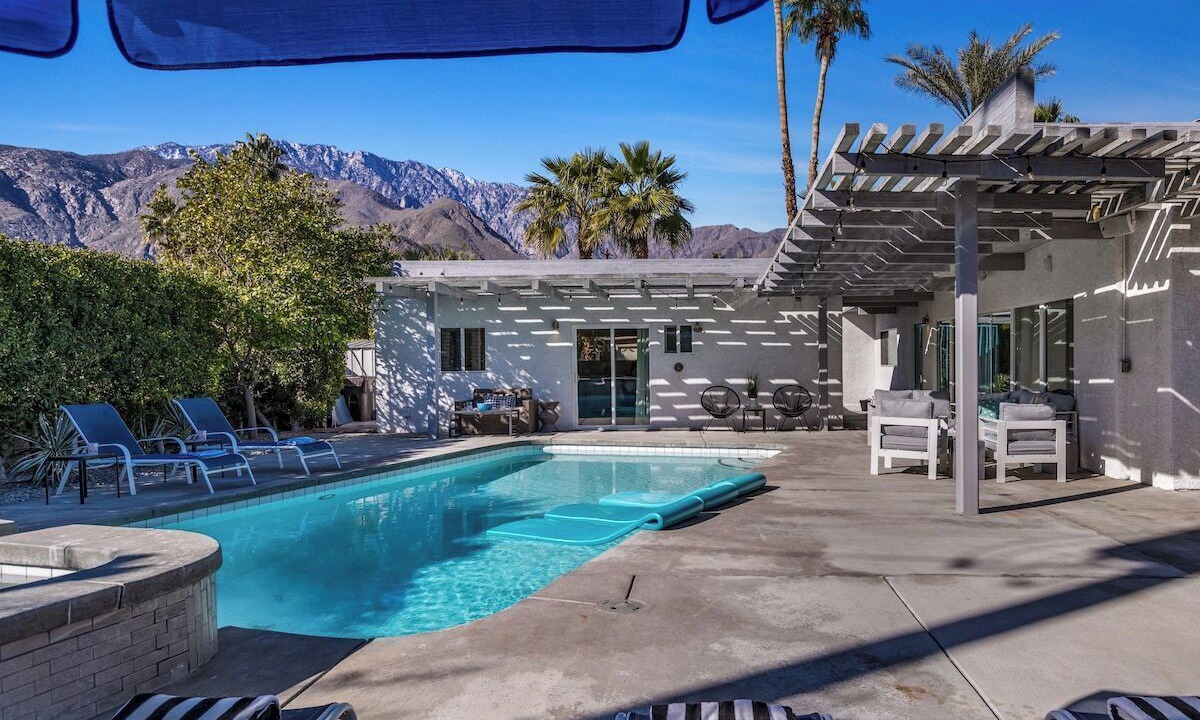Photo of Outdoor in Racquet Club Estates