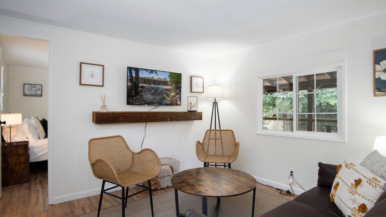 Photo of Livingroom in Springville