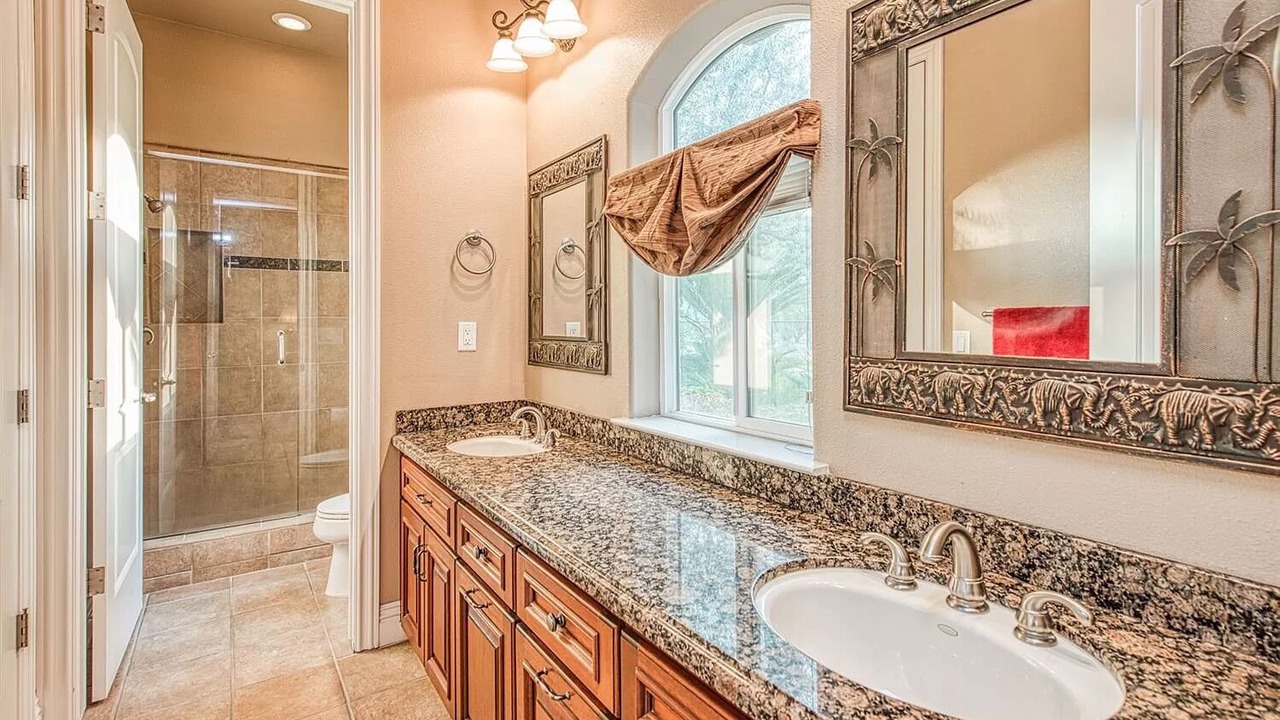 Photo of Bathroom in Kingsburg