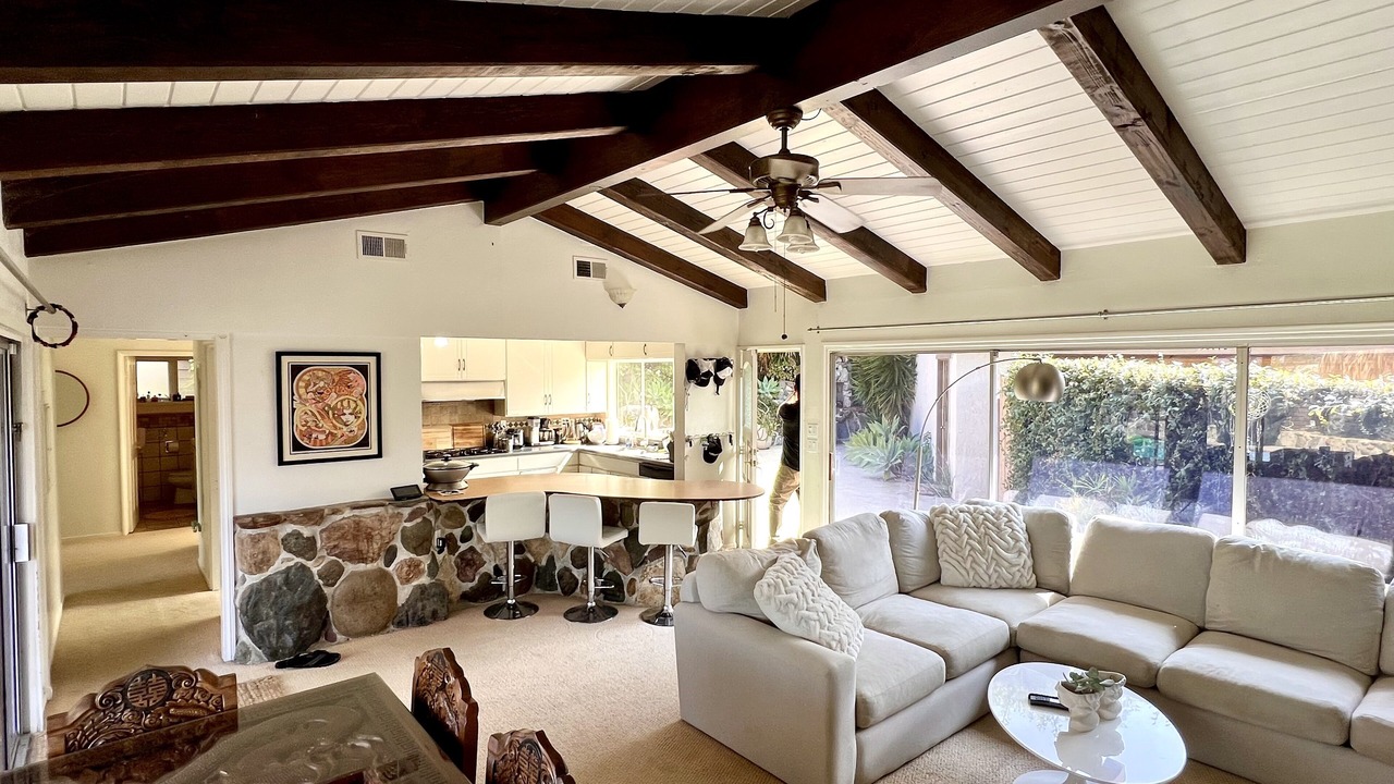 Photo of Livingroom in South Laguna