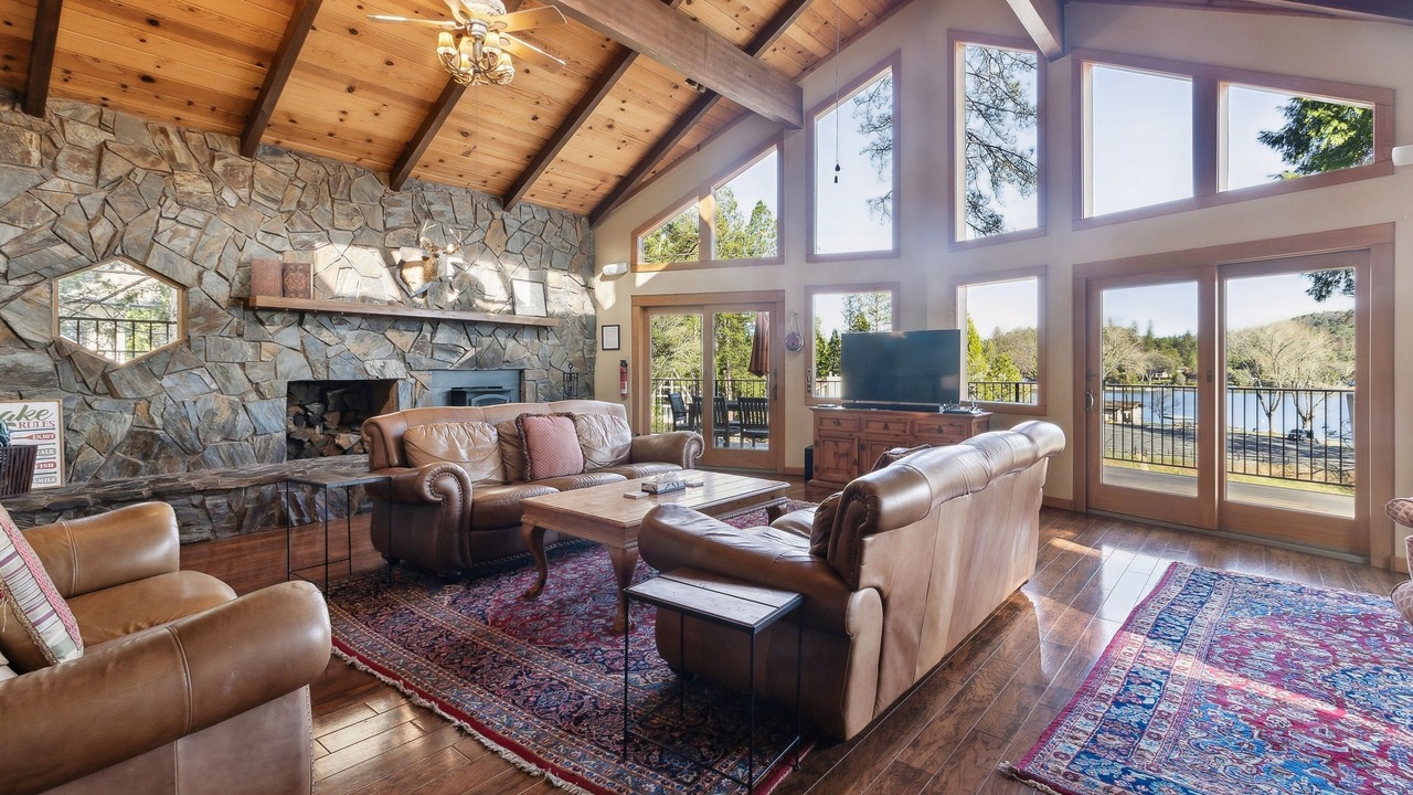 Photo of Livingroom in Groveland