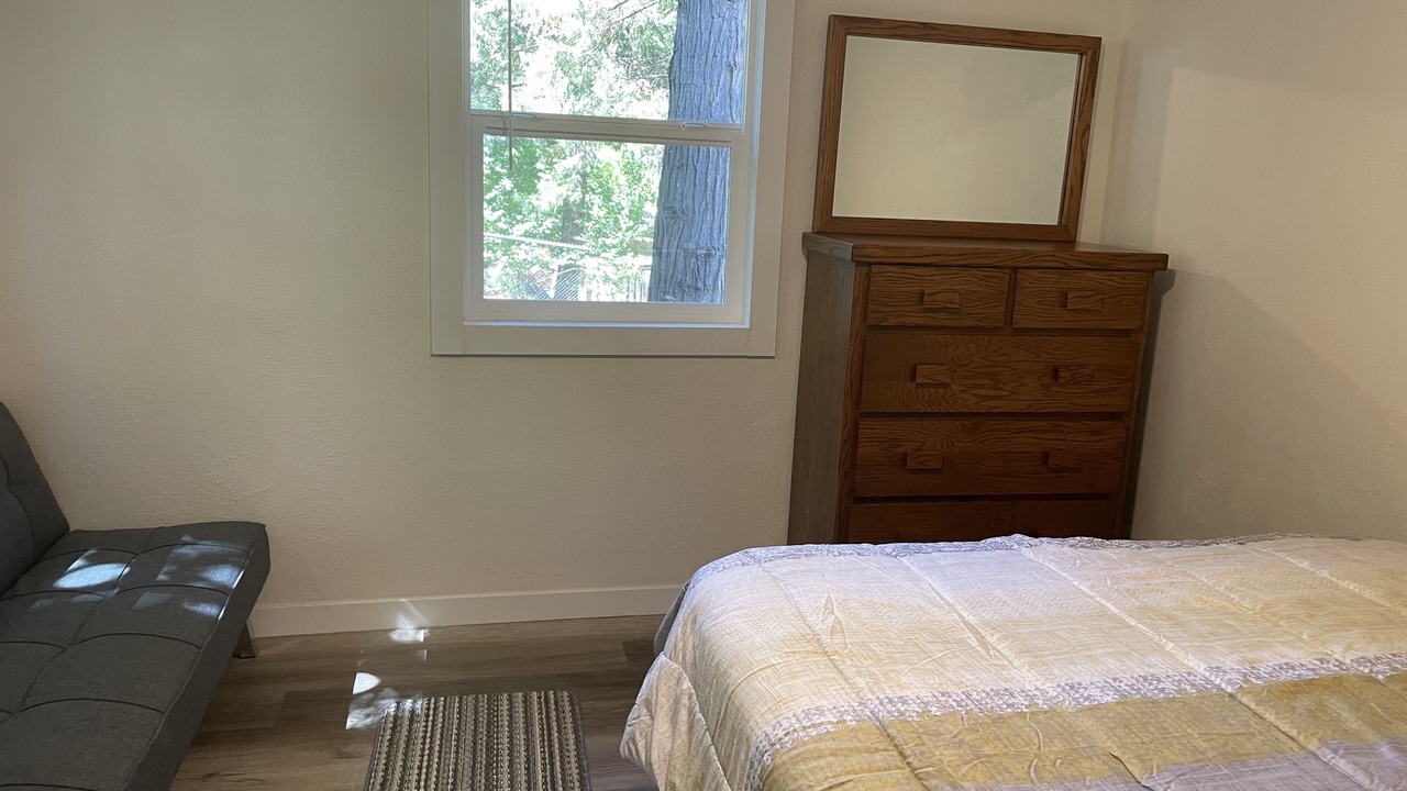 Photo of Bedroom in Dunsmuir