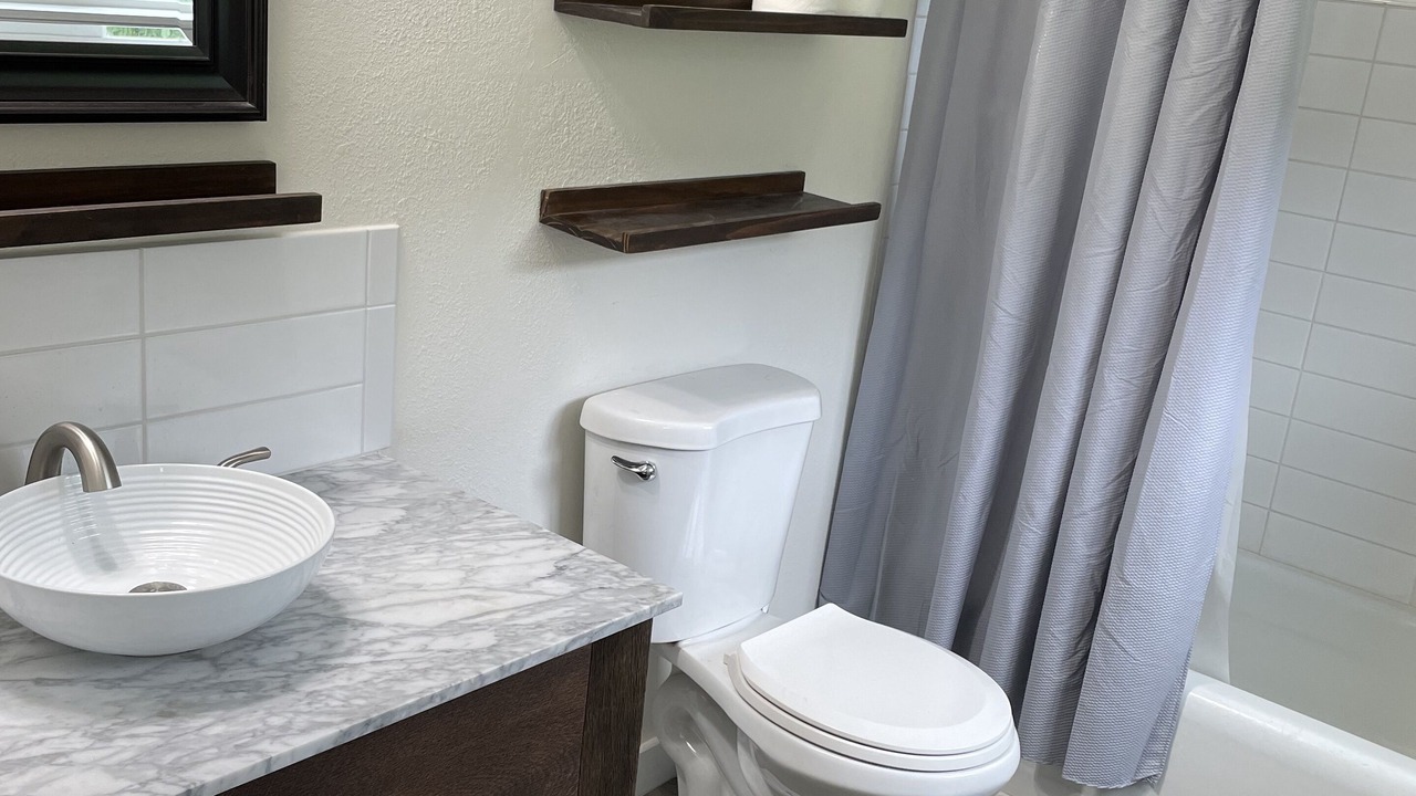 Photo of Bathroom in Dunsmuir