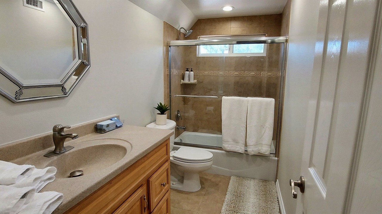 Photo of Bathroom in Thousand Oaks