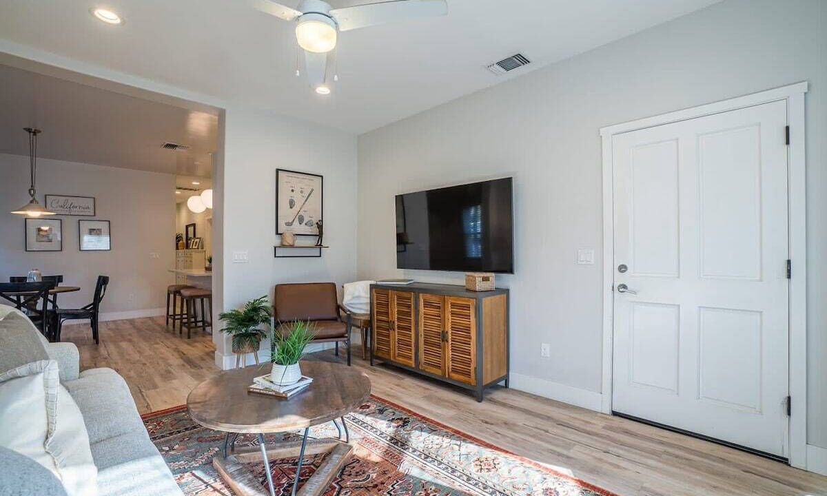 Photo of Livingroom in Downtown Sacramento