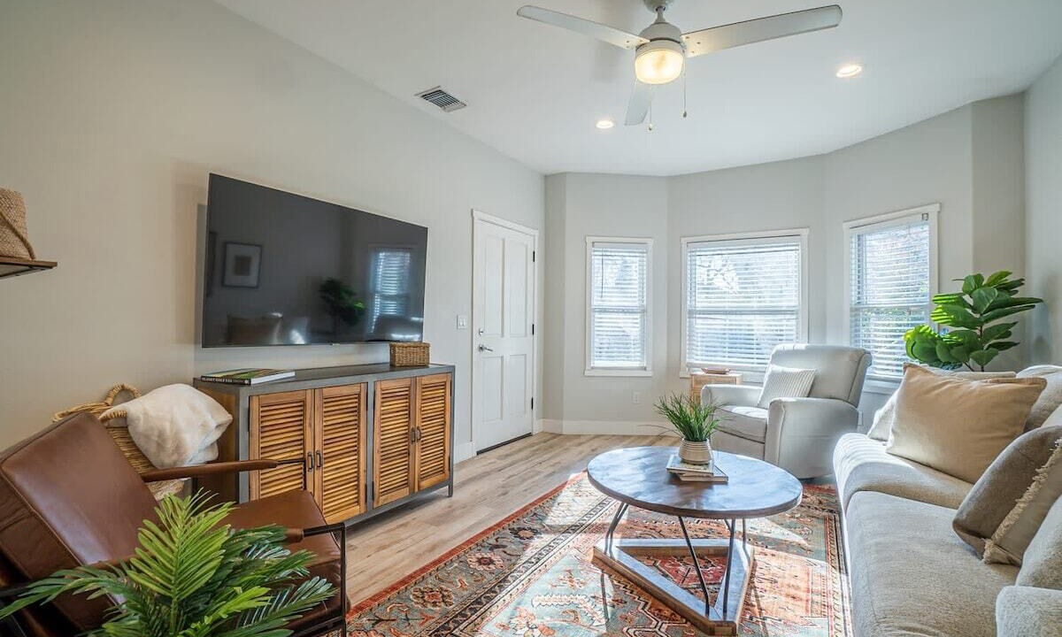 Photo of Livingroom in Downtown Sacramento