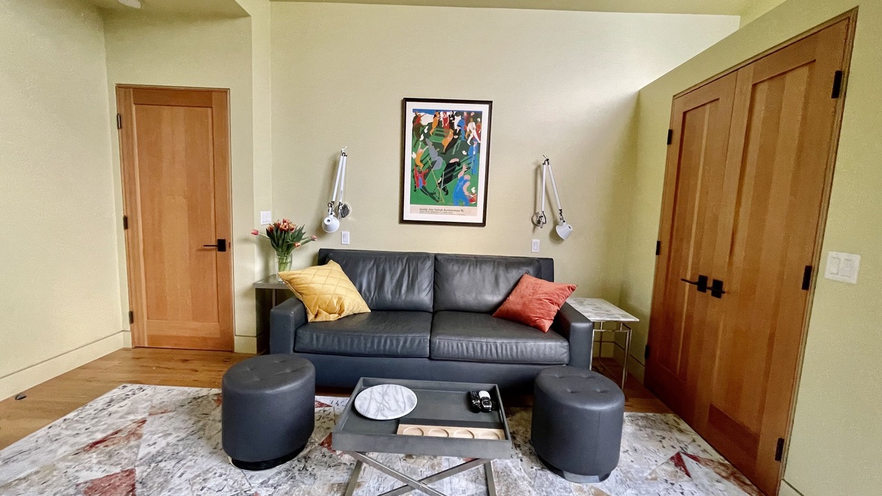 Photo of Livingroom in Culver - West