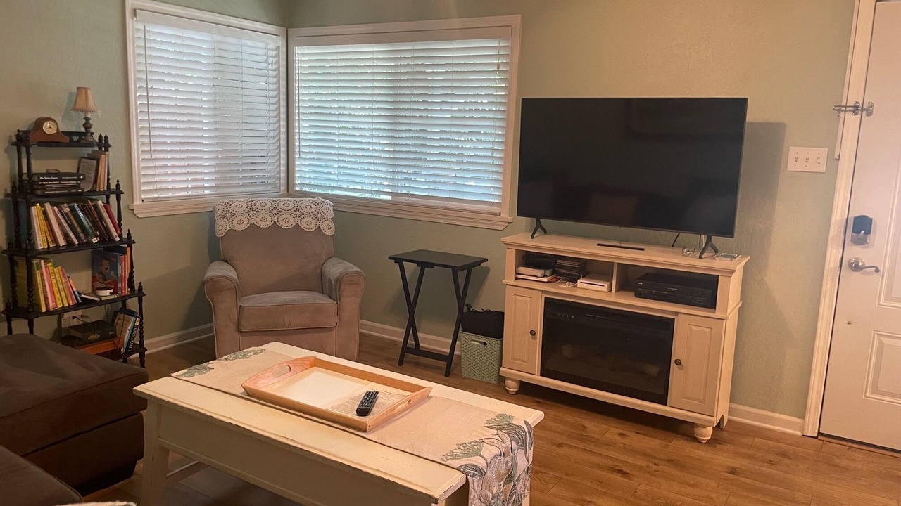 Photo of Livingroom in Auburn