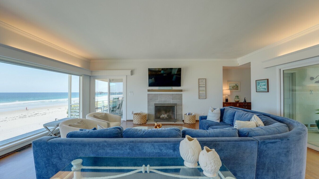 Photo of Livingroom in La Jolla Shores