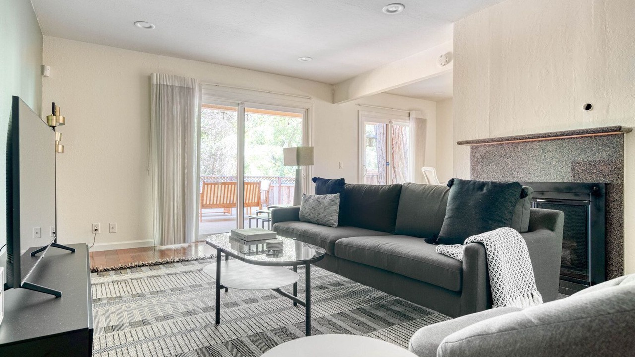 Photo of Livingroom in Saratoga